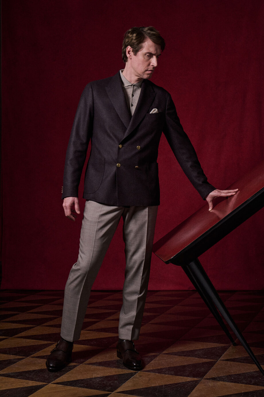 Double-breasted blazer in aubergine with a subtle pattern