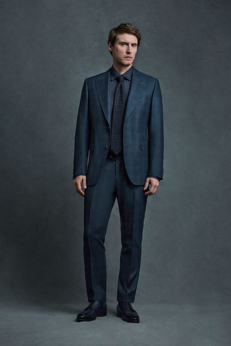 Suit jacket in blue with subtle check